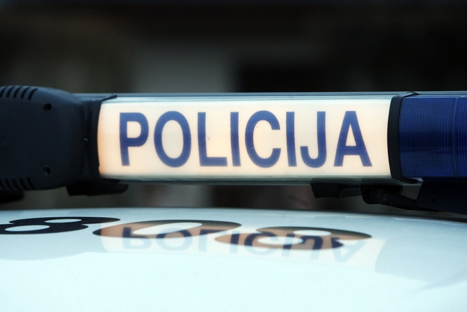 Tarnyba: policijos pareigūnų darbas ne tik išsiaiškinti, kas atsitiko, bet ir nustatyti mirusiojo tapatybę.
