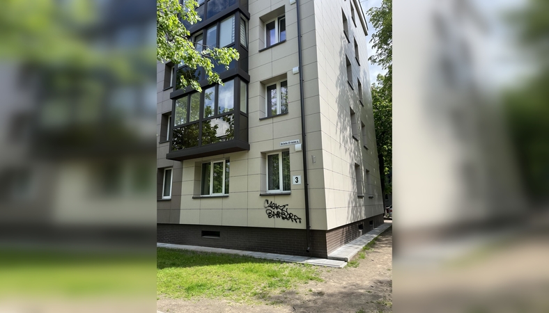 „Subjaurojo ką tik renovuotą namą“: gyventojus piktina piešiniai ant sienų