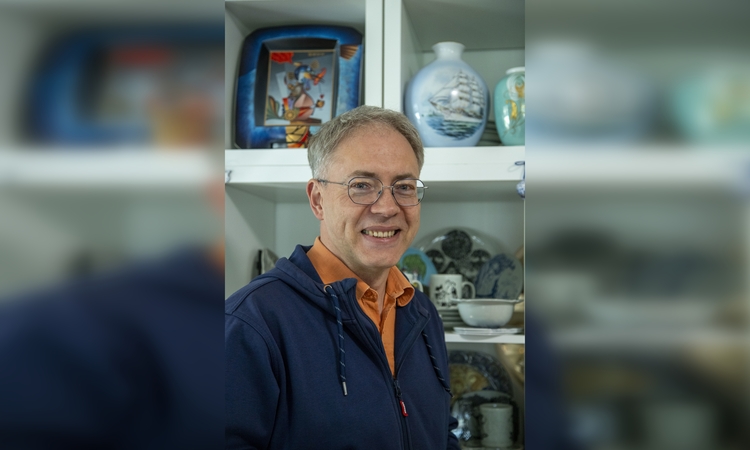 Pradžia: A. Gritėno teigimu, jo kolekcionavimo istorija prasidėjo turguje, kai už 300 litų įsigijo šešias bananams skirtas dėžes, pilnas senų lėkščių.