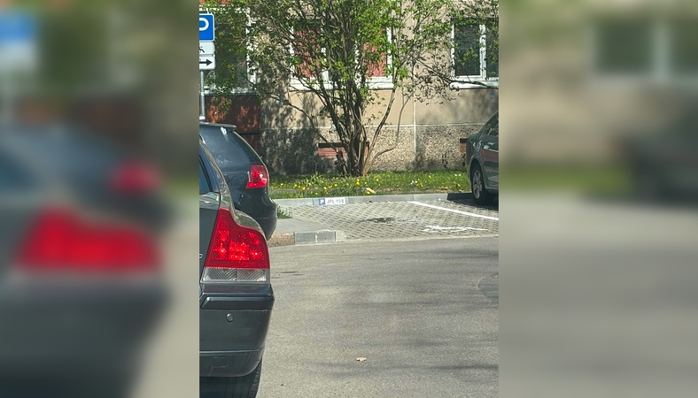 Nemalonumai: kai kurie gyventojai linkę manyti, kad kaimynai, užsiėmę stovos vietą, turėtų būti nubausti.