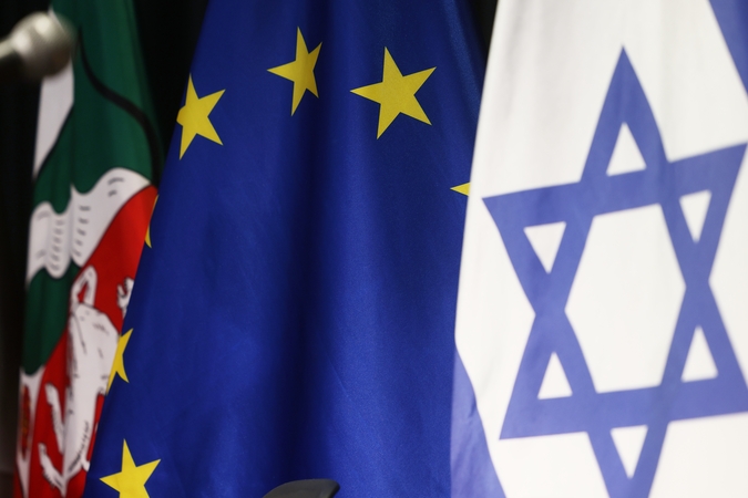 ES sutarė dėl ilgai atidėliotų sankcijų Izraelio naujakuriams