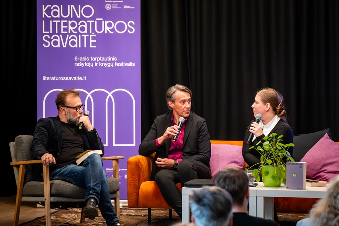 Prioritetas: A. Štegerio (viduryje) manymu, tam, kad gimtų gera literatūra, ji turi būti kuo autono miškesnė.