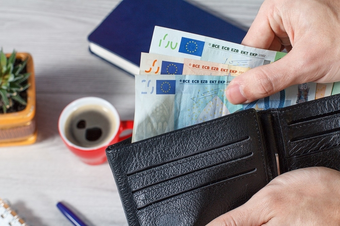 Kur lietuviai deda pinigus? Atskleidė tris pagrindines kryptis