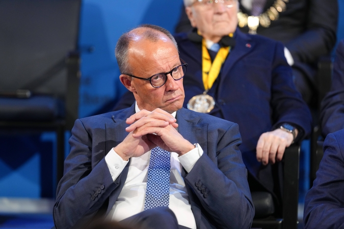 Merzas abejoja, kad Rusija pasirengusi deryboms