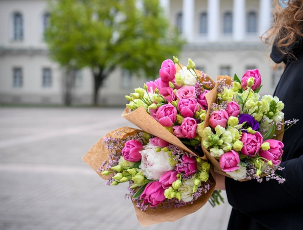 Prezidentas 53 mamoms ir globėjoms suteikė valstybinius apdovanojimus