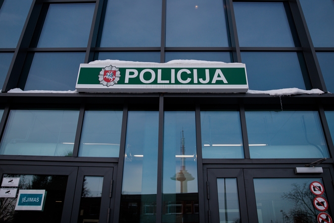 Apklausa: gyventojai labiausiai pasitiki policija ir kariuomene, mažiausiai – Seimu, Vyriausybe