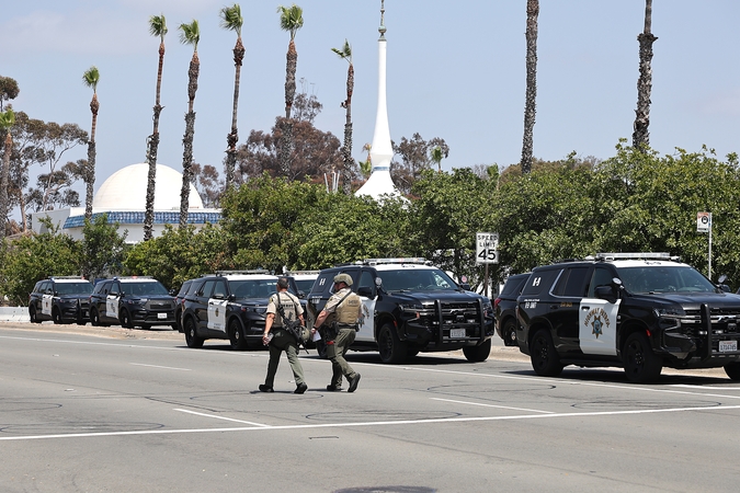 San Diego mečetėje nušauti trys žmonės, abu įtariami šauliai negyvi