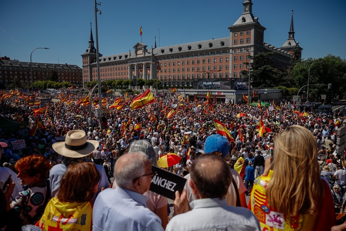 Ispanijoje – tūkstančiai gyventojų išėjo protestuoti