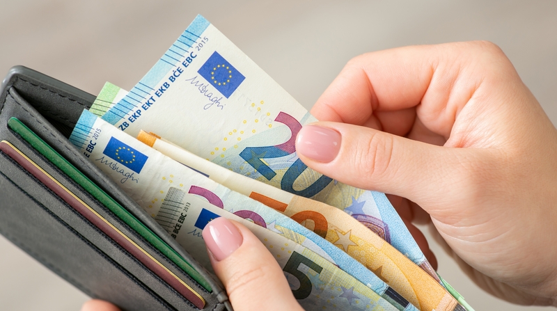 Kad netrūktų pinigų: ko nedaryti atlyginimo dieną?