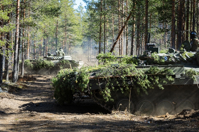 Keli šimtai Lietuvos karių dalyvavo NATO pratybose Suomijoje