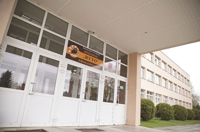 Kraupus incidentas progimnazijoje: vienas vaikas smaugtas, kitas – subadytas 