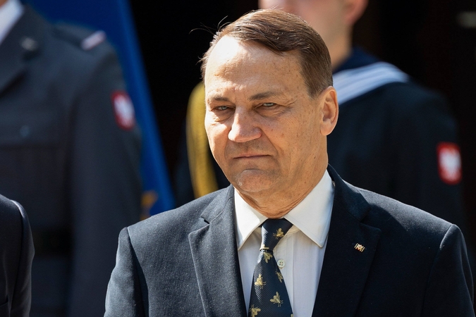 Sikorskis: Rusija gali išmėginti NATO, tačiau pralaimės