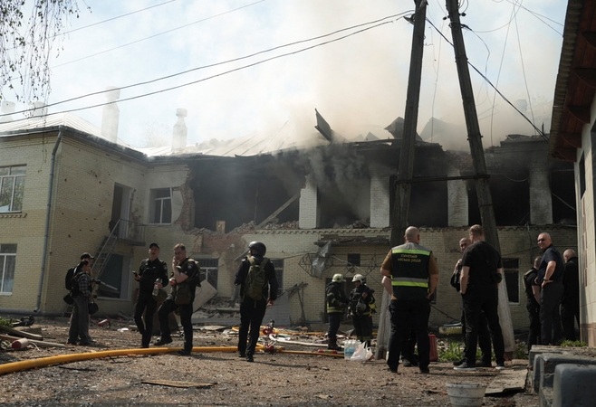 Sumuose rusų dronai smogė vaikų darželiui