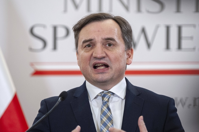 Lenkija perspėjo JAV dėl „nederamo politinio kišimosi“