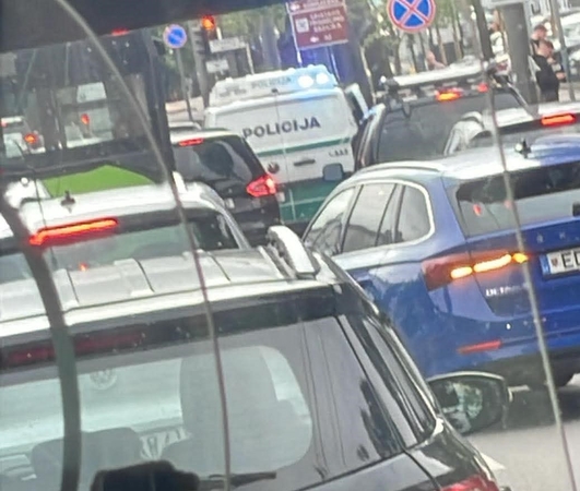 Savanorių prospekte susidūrė „Volkswagen“ ir BMW