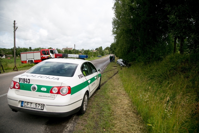 Panevėžio rajone girto vyro „Citroen“ nulėkė į griovį: žuvo keleivė