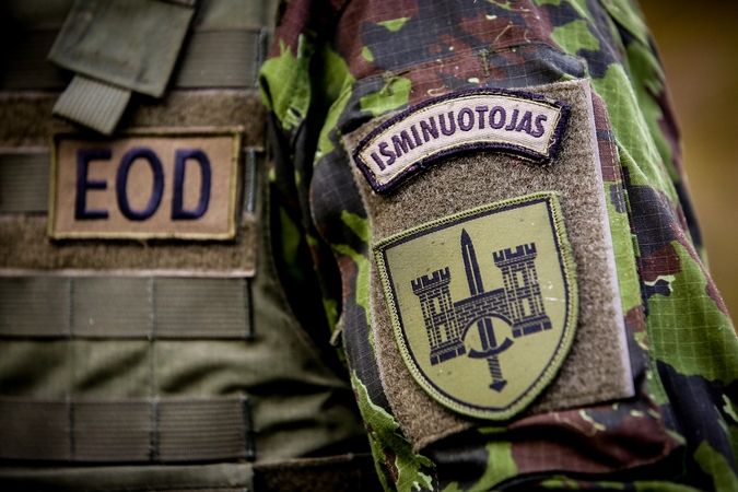 Besitvarkydama namus moteris aptiko netikėtą radinį: teko kviesti „Aro“ pareigūnus