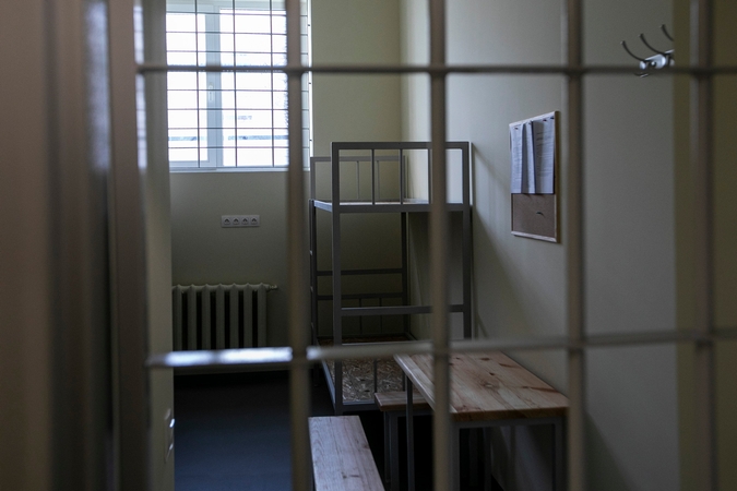 Kalėjimo kameros tualete broliai slėpė tabaką su psichotropinėmis medžiagomis