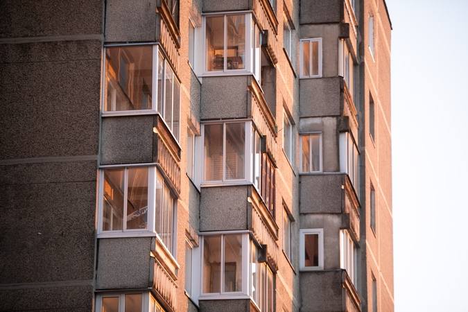 Sostinėje iš balkono neaiškiomis aplinkybėmis iškrito nepilnametė