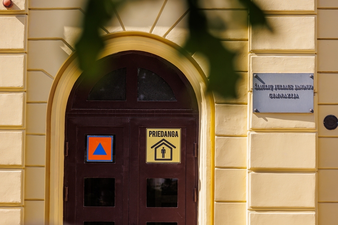 VRM: savivaldybėms bus leista gynybos lėšas panaudoti nuotolinių spynų priedangose įrengimui