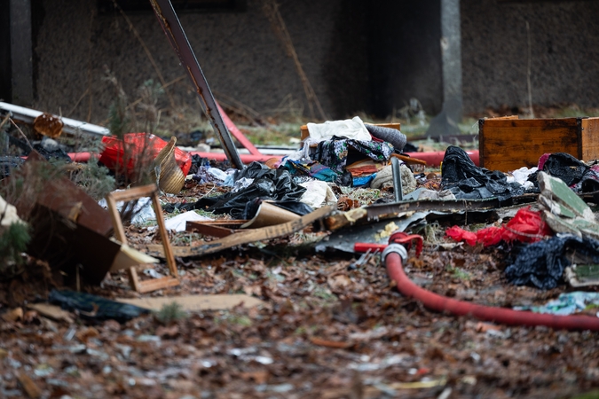Tik per plauką nuo tragedijos: sprogimas išdaužė namo langus, šeimininkas apdegė