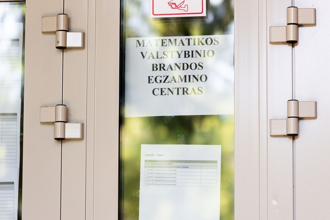 Ekspertas įvertino matematikos egzaminą: skaičiuotuvas viską padaro