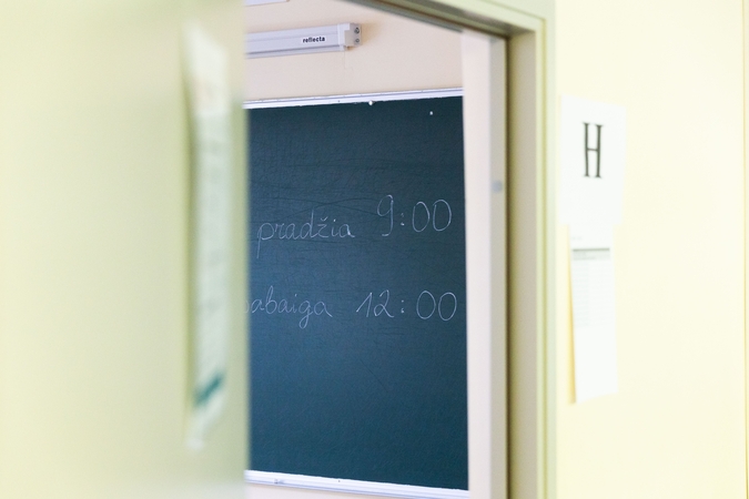 Vienuoliktokai laikys informatikos egzaminą, dvyliktokai atliks biologijos patikrinimo užduotis