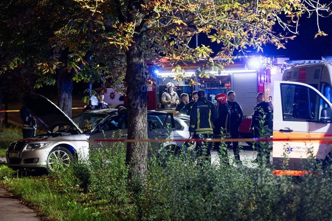 Keliuose – girtų vairuotojų šou: vienas nulėkė nuo kelio, kitas rėžėsi į BMW