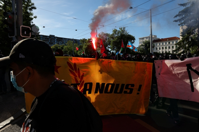 Ženevoje kilo protestuotojų prieš G7 susirėmimai su policija