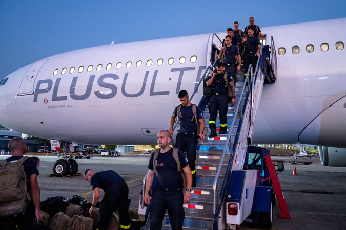 Po žemės drebėjimų iš dalies atidarytame Venesuelos oro uoste leidžiasi pagalbos lėktuvai