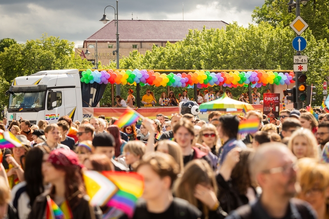 Keliolika tūkstančių žmonių Vilniuje žygiavo „Lithuanian Pride“ festivalio eitynėse „Už lygybę“ 