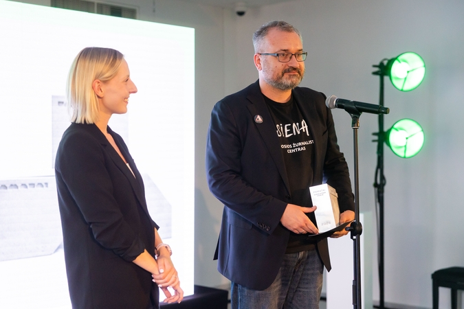 Pirmoji tiriamosios žurnalistikos premija „Pamatai“ įteikta Šarūnui Černiauskui, Andriui Tapinui