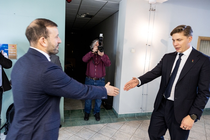 „Paprasta susitarti nebus“: socialdemokratai ir demokratai pradėjo derybas dėl koalicijos