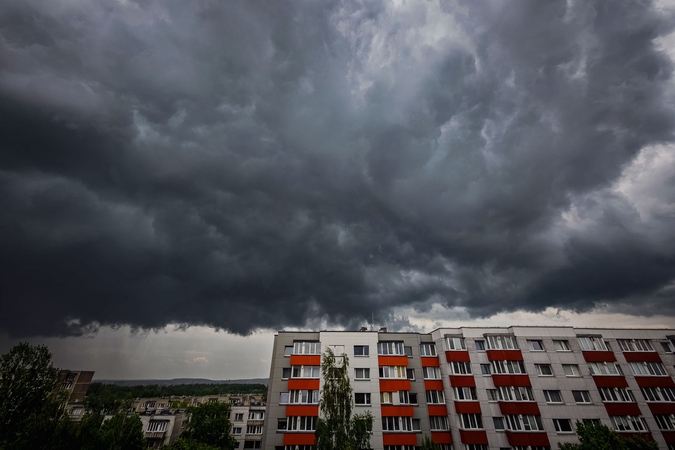 Dėl audros be elektros yra likę 6,8 tūkst. klientų