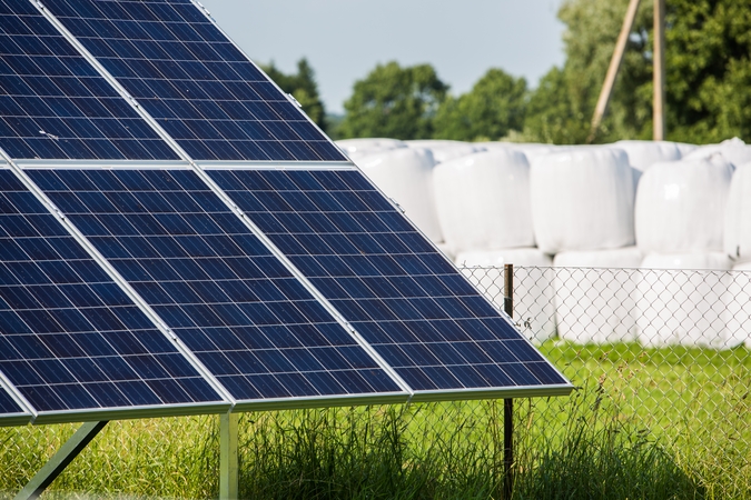 Žiniasklaida: ministerija ieško papildomų lėšų saulės elektrinėms