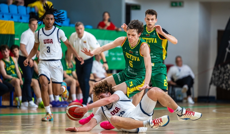 Pirmosiose rungtynėse kurtieji krepšininkai neatsilaikė prieš nuolatinius čempionus