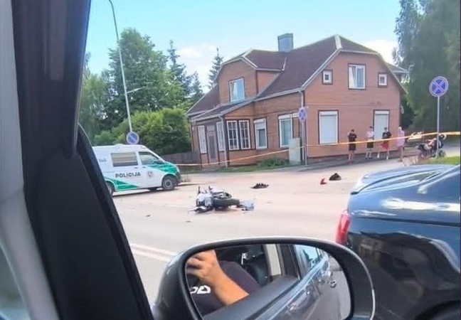 Aleksote – skaudus „Audi“ smūgis į motociklą