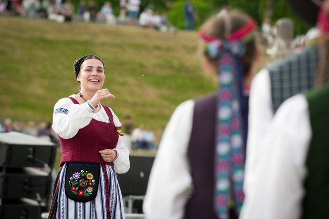 Vakarų Lietuvos dainų šventė Jono kalnelyje