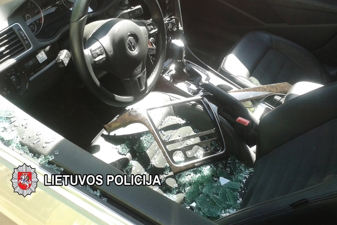 Ilgapirščiai vasarą neatostogauja: policijos pareigūnai įspėja dėl automobilių vagysčių