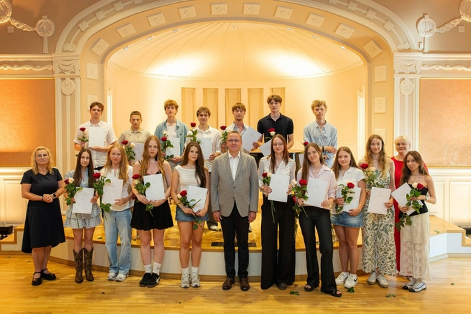 Gabiems Palangos moksleiviams įteiktos piniginės premijos 