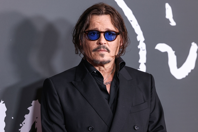 1963 — gimė aktorius Johnny Depp.