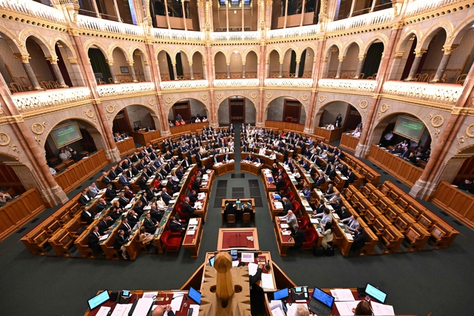 Vengrija patvirtino premjero kadencijų apribojimą, siekdama užkirsti kelią Viktoro Orbano sugrįžimui