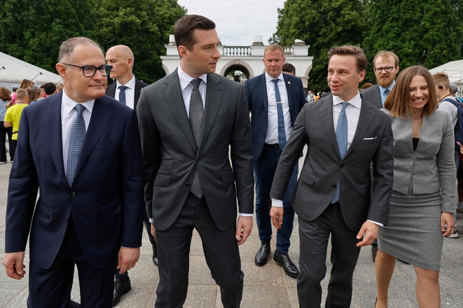 Prancūzijos kraštutinių dešiniųjų lyderis Jordanas Bardella Lenkijoje susitinka su sąjungininkais