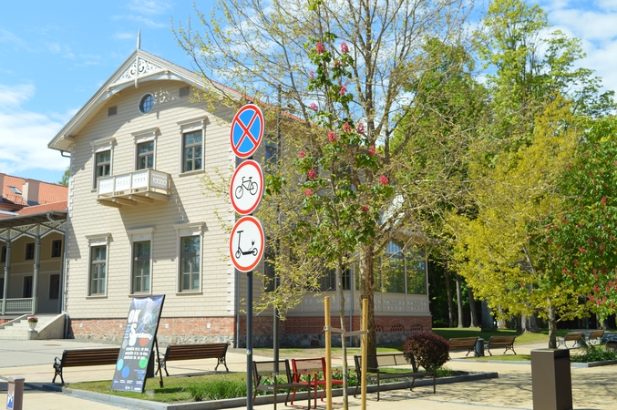 Palanga vasarai uždraudė dviračių ir elektrinių paspirtukų eismą Basanavičiaus gatvėje