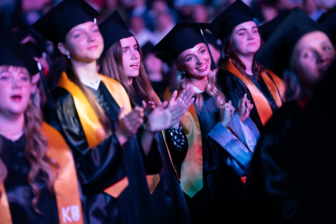 Klaipėdos universiteto absolventai atsiėmė diplomus