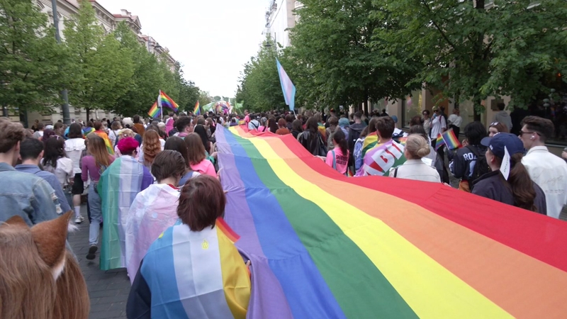 „Baltic Pride“ eitynėse – kritika ministrei ir simbolinė dovana prie ministerijos