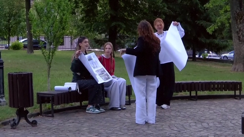 Jauni ukrainiečiai sprendžia sudėtingą dilemą: likti namuose ar kurti ateitį svetur?