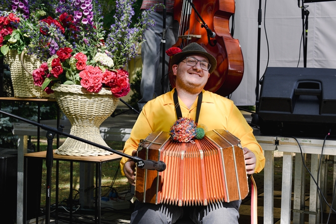 Tradicija: birželio 14 d. Ežerėlio miesto aikštėje vėl vilios kapelų šventė „Antanėlio gegužinė“.