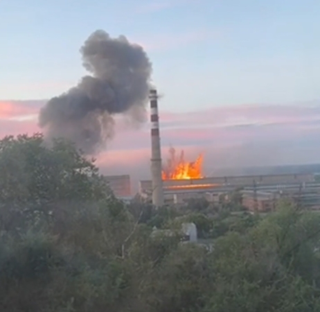 Ukrainoje pagamintos raketos smogė karinei gamyklai Rusijoje: kilo gaisras