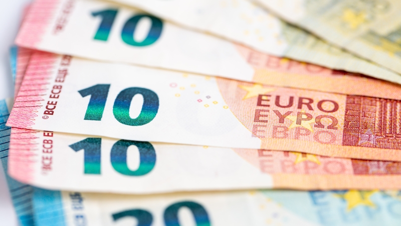 Siūloma minimalią mėnesio algą didinti iki 1245 eurų